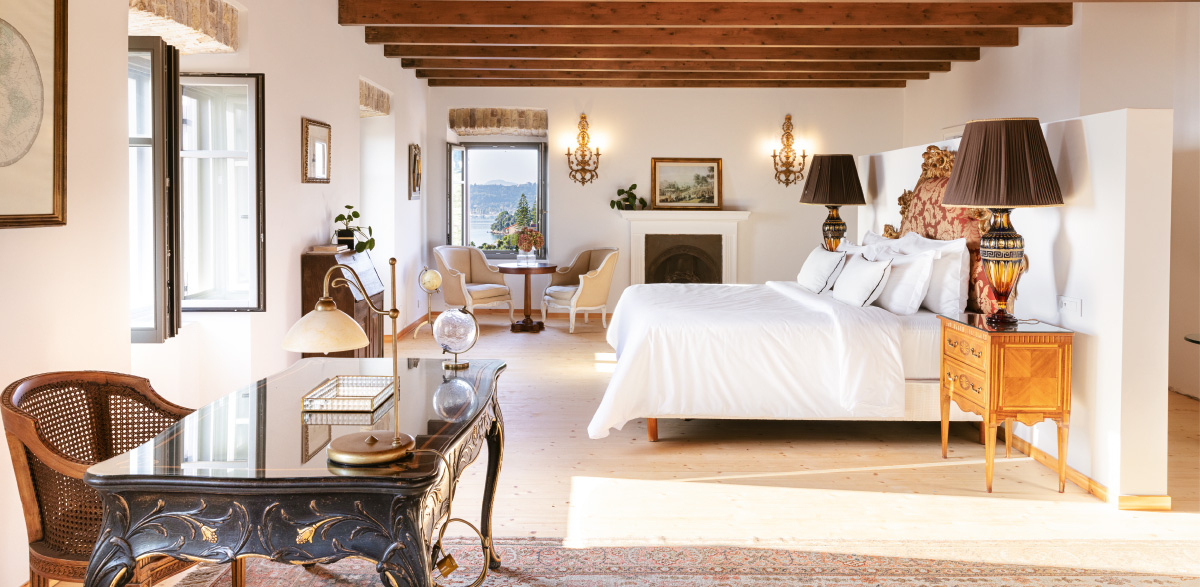 18-medusa-estate-sunny-bedroom-with-lounge-corfu-imperial-grecotel